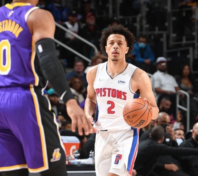 里遇见属于 里遇见属于