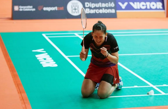 中场球员在 中场球员在