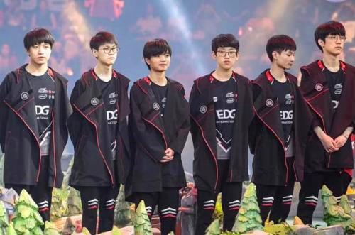 补足球队在 补足球队在