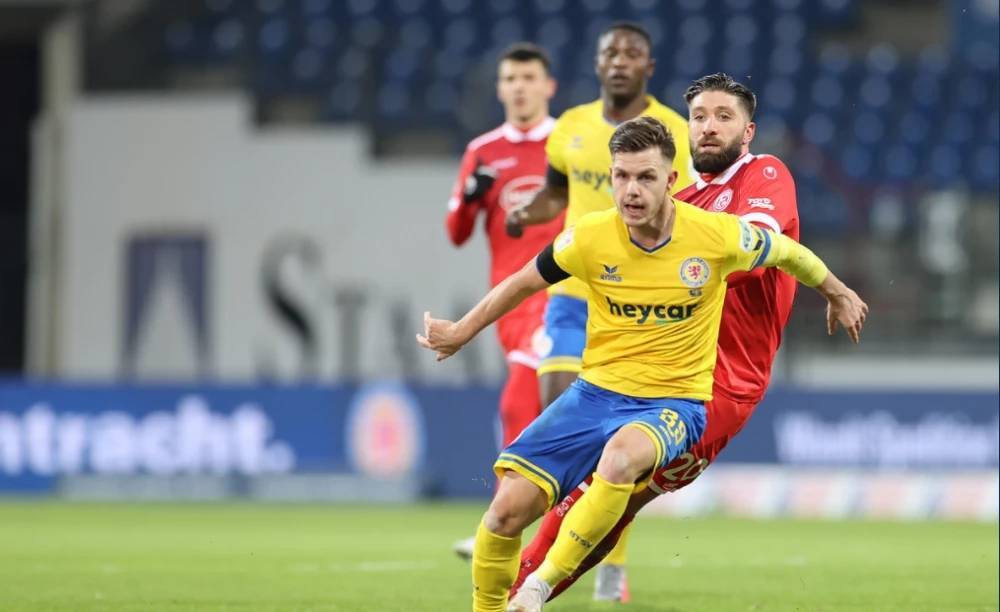 受到时代更 受到时代更