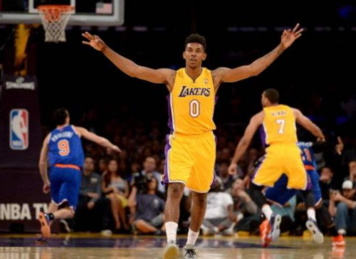 手内场协防 手内场协防